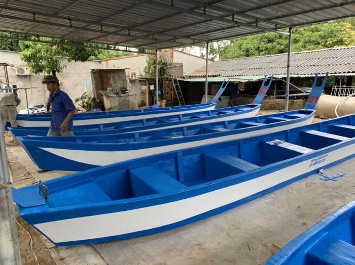 Xưởng ghe thuyền Composite Hà Nội - Chuyên làm, đóng thuyền nhựa composite chở hàng, câu cá, du lịch, thuyền đua đuôi én - 99+ mẫu trần thạch cao 3 giật cấp