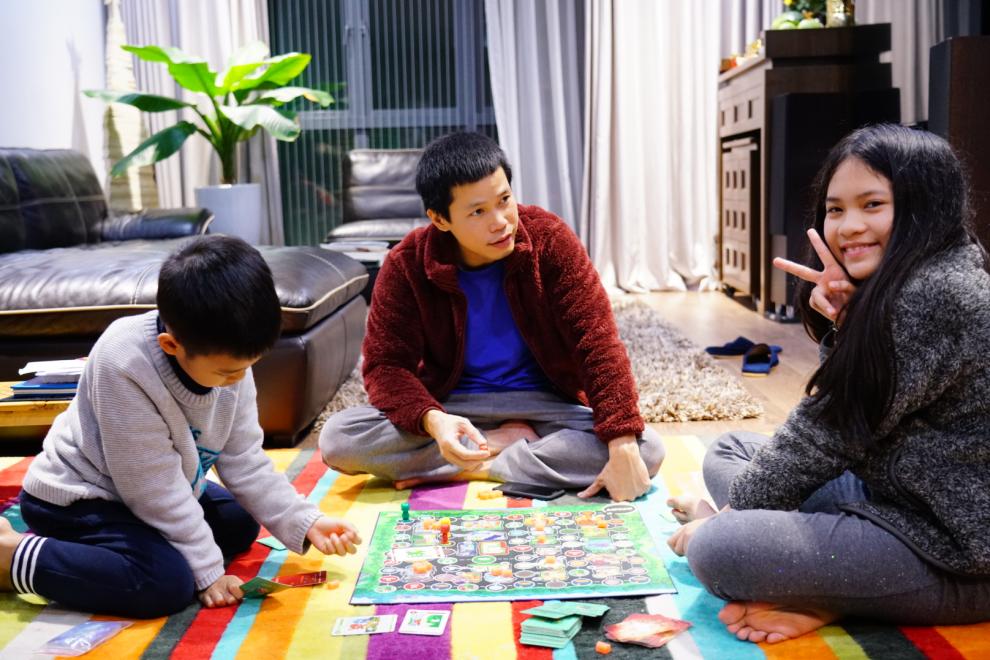 Khi trường học đóng cửa, cha mẹ thích ứng với những vai trò mới | UNICEF Việt Nam