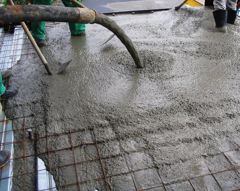 Bê tông tươi được cấu tạo chủ yếu từ xi măng, cát, soi, nước, phụ gia