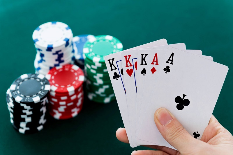 Cách chơi Poker - Luật đánh bài Poker chi tiết nhất