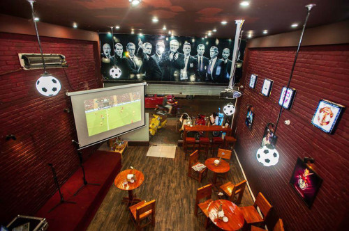 thiết kế không gian quán cafe bóng đá